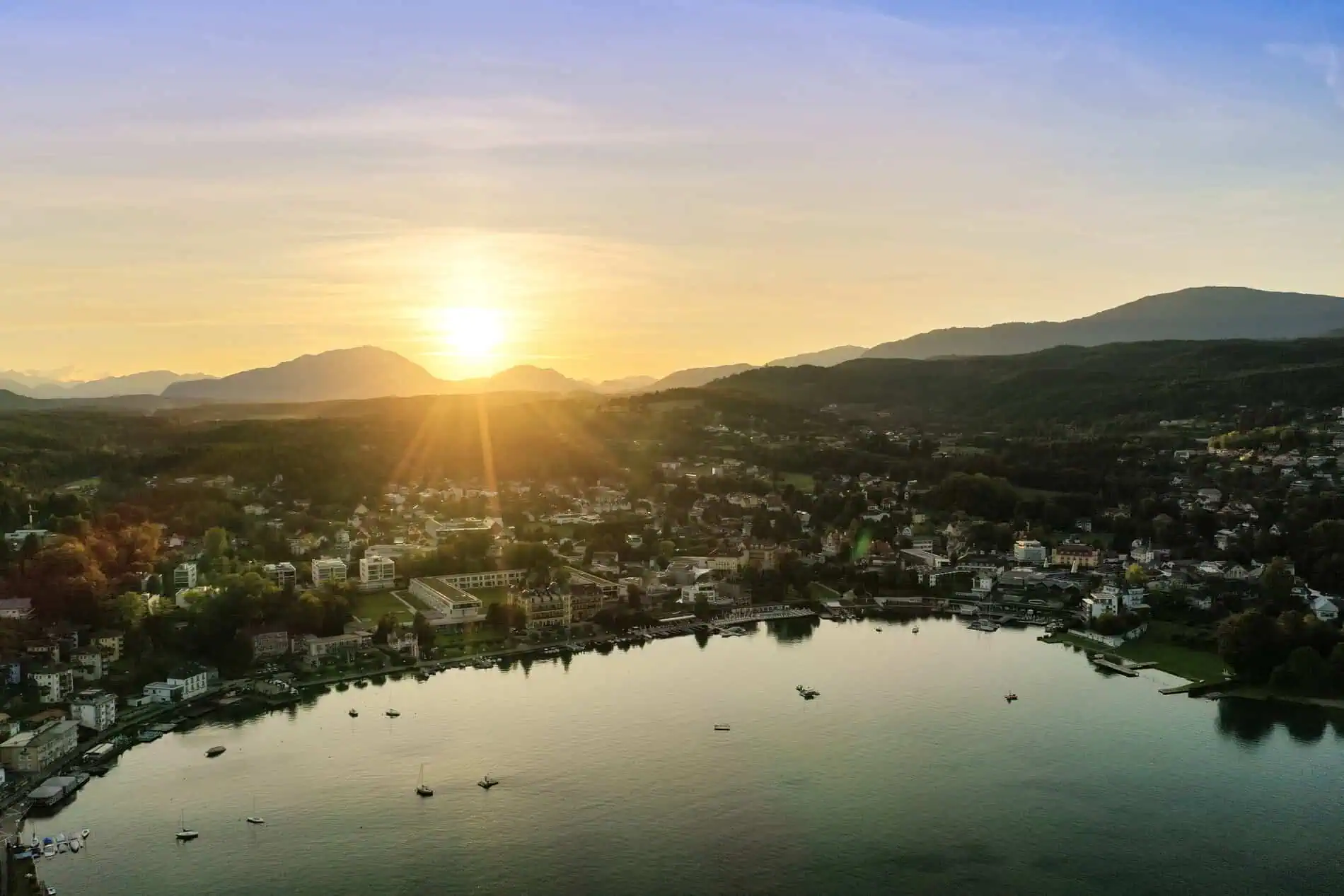 Aussichtsturm Pyramidenkogel über dem Wörthersee