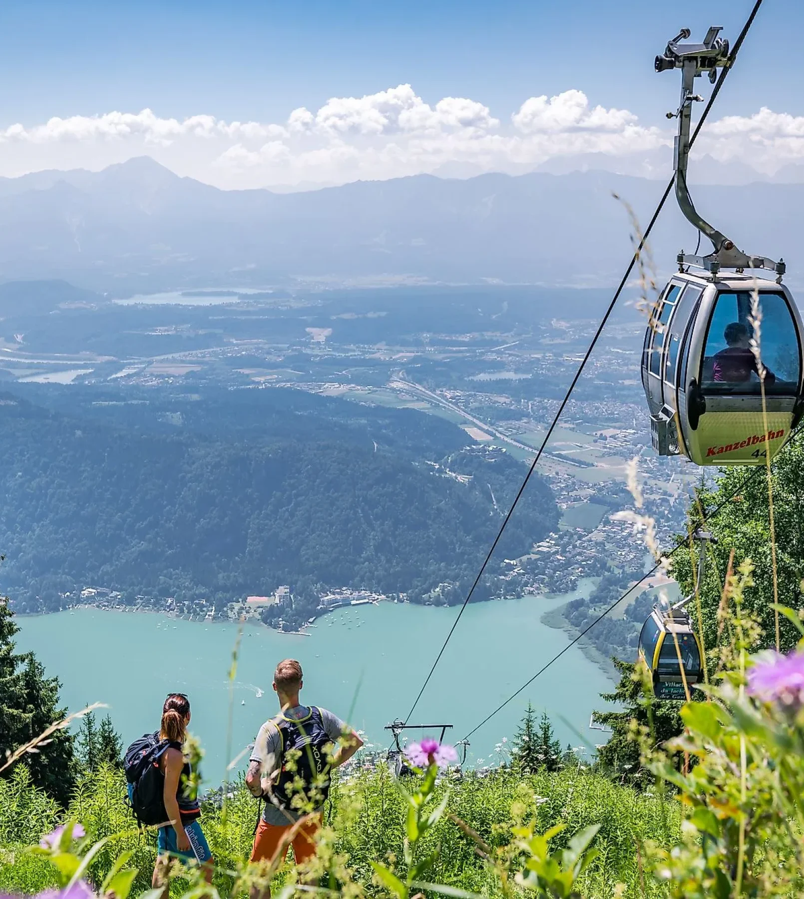 mit_der_gondel_hoch_ueber_den_ossiacher_see_in_kaernten-web__f__Michael-Stabentheiner__c__Kaernten-W